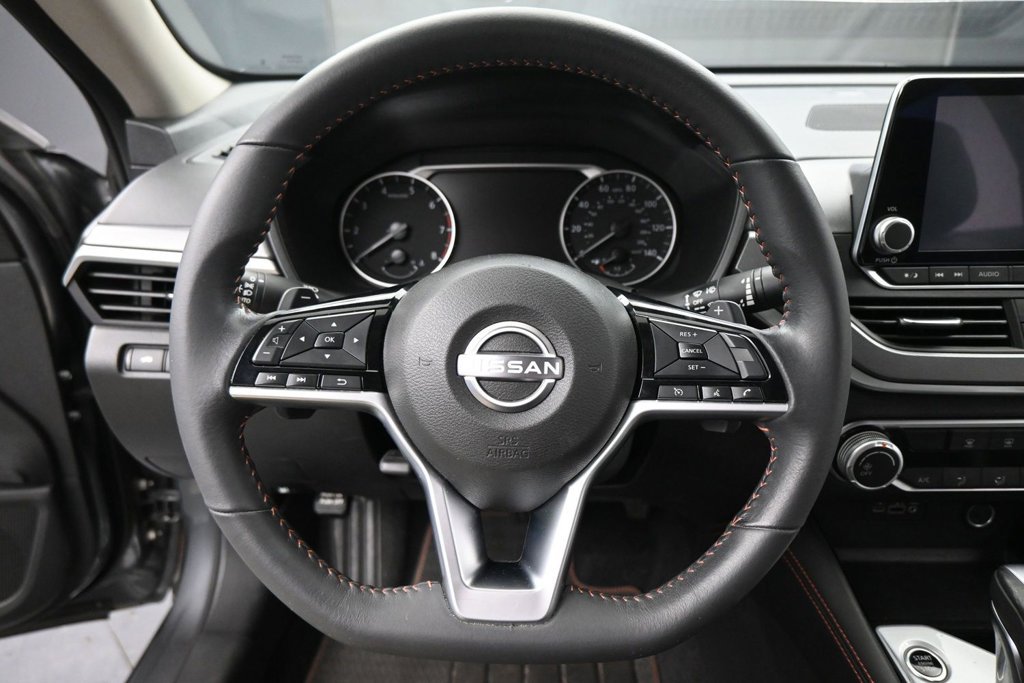 Used 2024 Nissan Altima 2.5 SR FWD image 12