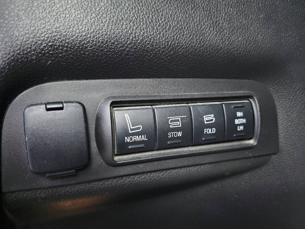 Used 2015 Ford Explorer Limited w/ Equipment Group 302A AWD/4WD image 19