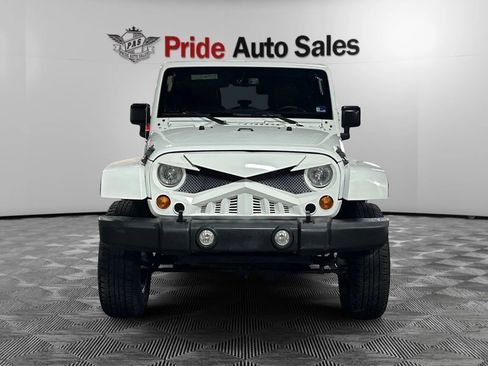 Used 2016 Jeep Wrangler Unlimited Rubicon w/ Connectivity Group AWD/4WD image 2