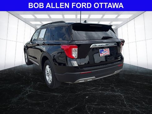 Used 2024 Ford Explorer XLT w/ Equipment Group 202A AWD/4WD image 4