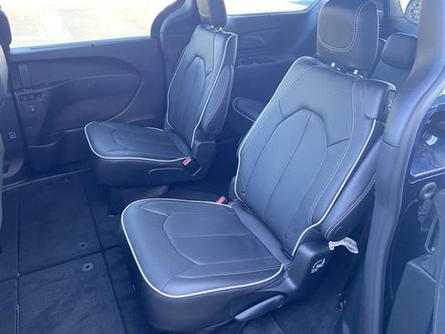 Used 2024 Chrysler Pacifica Limited w/ S Appearance Package image 24