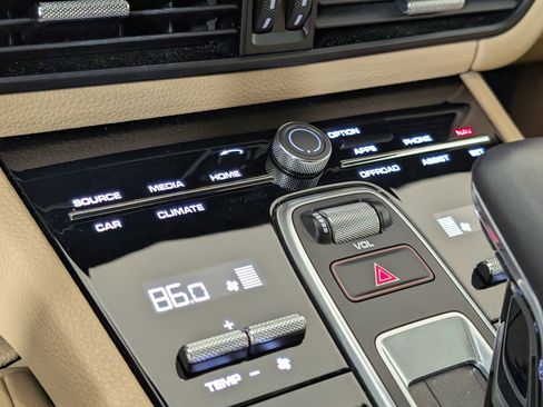 Used 2023 Porsche Cayenne image 29