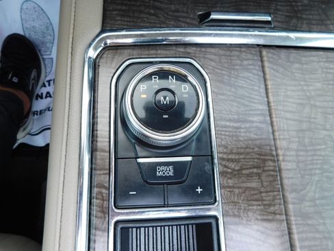 Used 2019 Ford Expedition Limited image 22