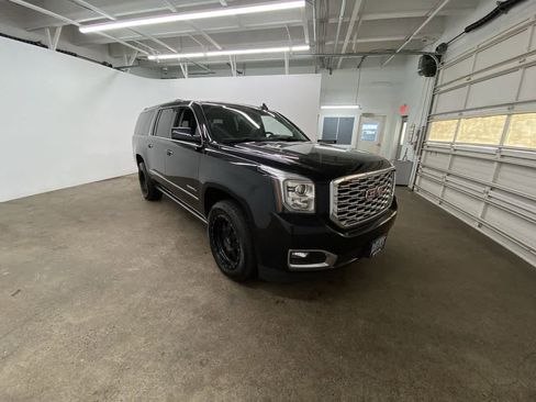 Used 2019 GMC Yukon XL Denali w/ Denali Ultimate Package image 8