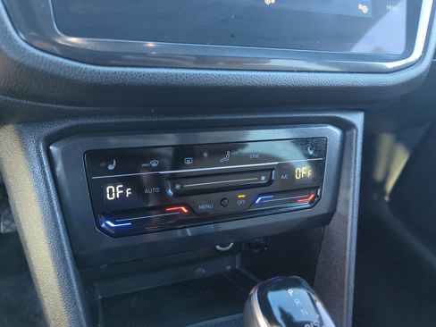 Certified 2023 Volkswagen Tiguan SE w/ Panoramic Sunroof Package image 12