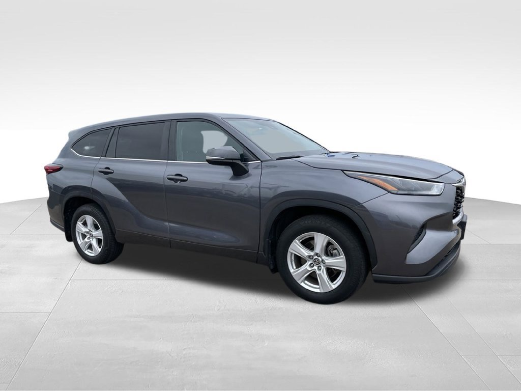 Used 2023 Toyota Highlander L AWD/4WD image 2