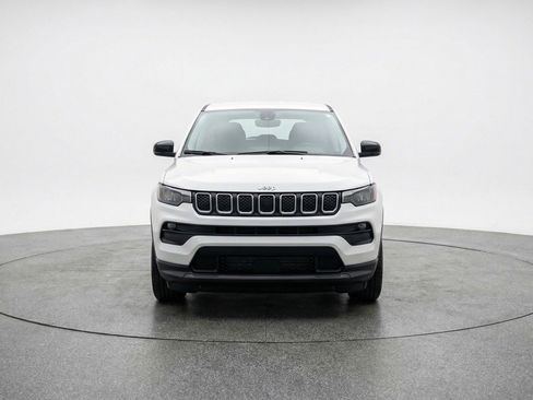 Used 2025 Jeep Compass Latitude image 2