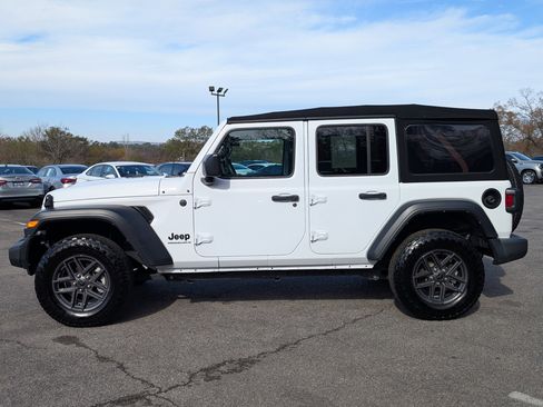 Used 2024 Jeep Wrangler Sport S image 6