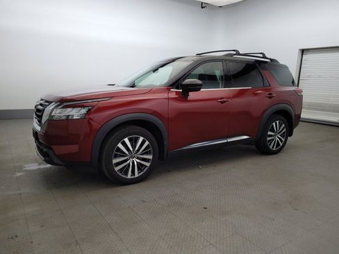 Used 2022 Nissan Pathfinder Platinum w/ Cargo Package AWD/4WD image 2