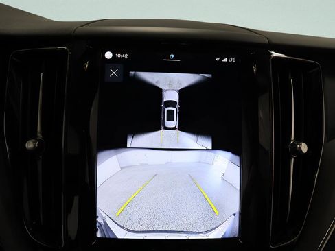 Used 2025 Volvo XC60 B5 Plus w/ Protection Package Premier AWD/4WD image 12