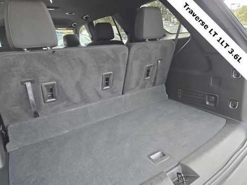Used 2023 Chevrolet Traverse LT image 16