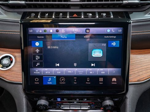 Used 2023 Jeep Grand Cherokee L Summit w/ Luxury Tech Group V RWD image 21