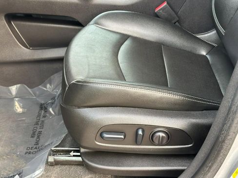 Used 2024 GMC Terrain SLT image 18