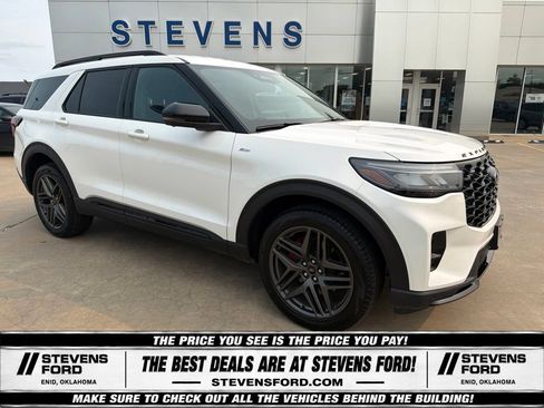 Used 2025 Ford Explorer ST-Line w/ ST-Line Street Pack AWD/4WD image 3
