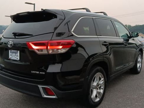Used 2018 Toyota Highlander Limited AWD/4WD image 5