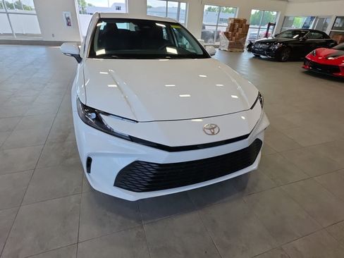 Used 2025 Toyota Camry LE AWD/4WD image 3