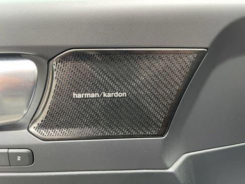 Used 2019 Volvo XC40 T5 R-Design image 23