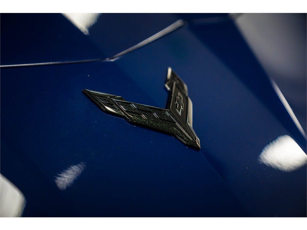 Used 2025 Chevrolet Corvette E-Ray w/ Stealth Interior Trim Package AWD/4WD image 5