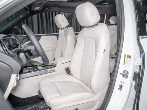 New 2026 Mercedes-Benz GLB 250 image 12
