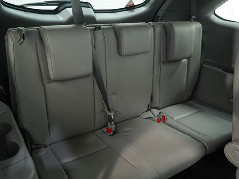 Used 2019 Toyota Highlander XLE image 16