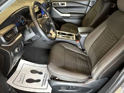 Used 2021 Ford Explorer XLT AWD/4WD image 20