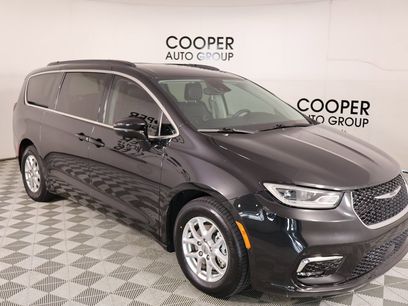 Used 2022 Chrysler Pacifica Touring-L w/ Uconnect Theater Family Group