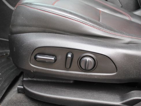 Used 2020 Chevrolet Blazer RS image 32