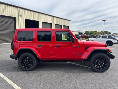 Used 2025 Jeep Wrangler Unlimited Sahara w/ Safety Group AWD/4WD image 6