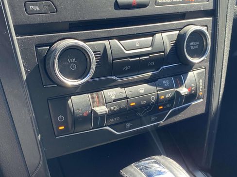 Used 2018 Ford Explorer XLT w/ Equipment Group 202A image 19