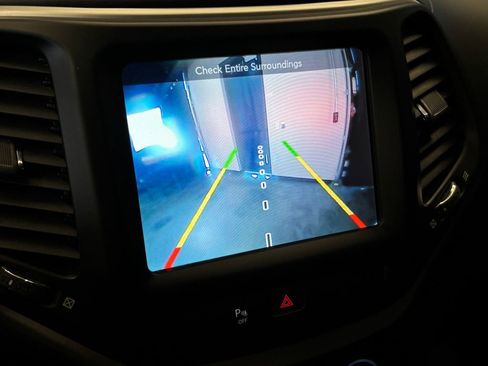 Used 2016 Jeep Cherokee Overland AWD/4WD image 14