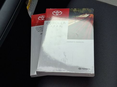 Certified 2025 Toyota Corolla LE image 25