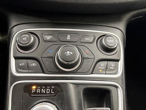 Used 2015 Chrysler 200 Limited w/ Convenience Group image 16