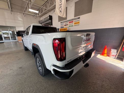 Used 2023 GMC Sierra 2500 AT4 AWD/4WD image 8