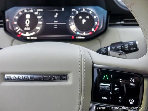 Used 2025 Land Rover Range Rover SV image 24