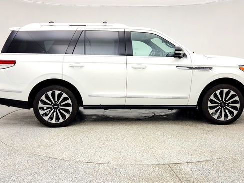 Used 2024 Lincoln Navigator Reserve image 4