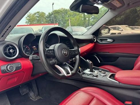 Used 2021 Alfa Romeo Giulia Sprint w/ Sun & Sound Package AWD/4WD image 18