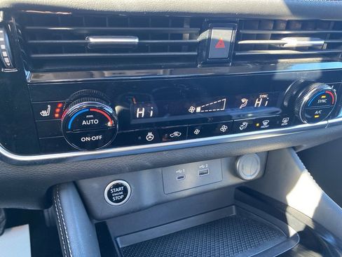 Used 2023 Nissan Rogue SL image 36