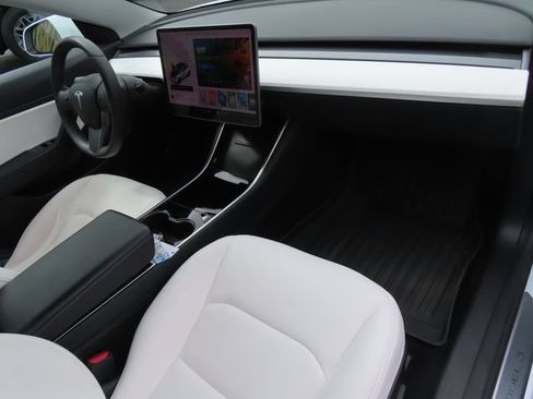 Used 2019 Tesla Model 3 Standard Range RWD image 27