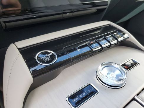 New 2025 Lincoln Navigator L Reserve AWD/4WD image 30