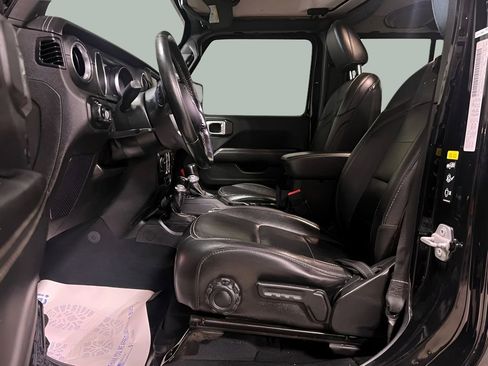 Used 2020 Jeep Gladiator Overland image 24