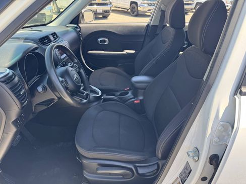 Used 2016 Kia Soul FWD image 19