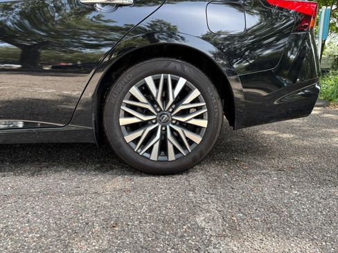 Used 2025 Nissan Altima 2.5 SV FWD image 25