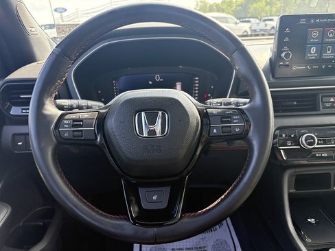 Used 2025 Honda Pilot Black Edition image 25