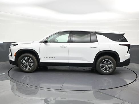 Used 2024 Chevrolet Traverse LS FWD image 2