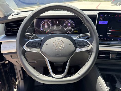 New 2026 Volkswagen Tiguan SE image 14