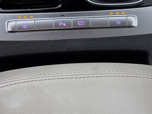 Used 2024 Kia Carnival EX FWD image 21