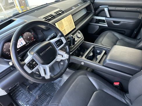Used 2023 Land Rover Defender 130 X-Dynamic SE image 9