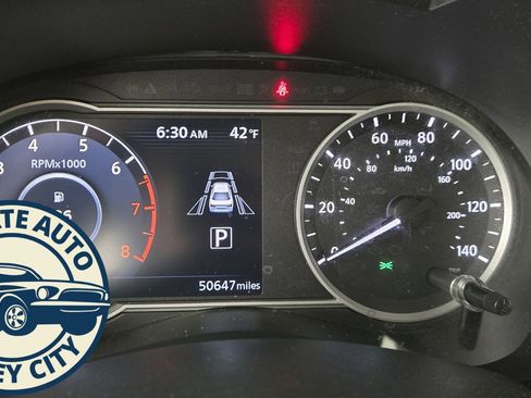 Used 2020 Nissan Versa SR image 10