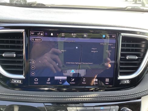 Used 2023 Chrysler Pacifica Limited image 18