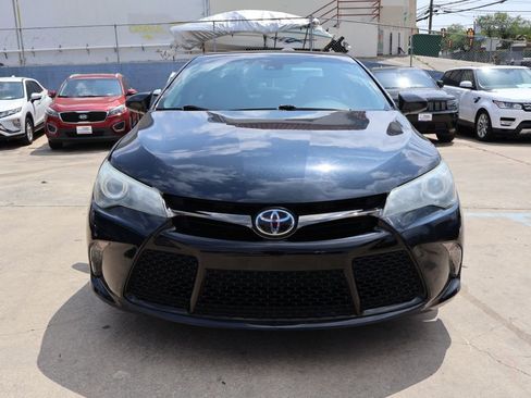 Used 2017 Toyota Camry XSE w/ Moonroof Package FWD image 2